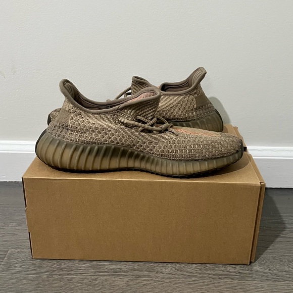 Yeezy Boost V2 Sand Taupe - Picture 5 of 5